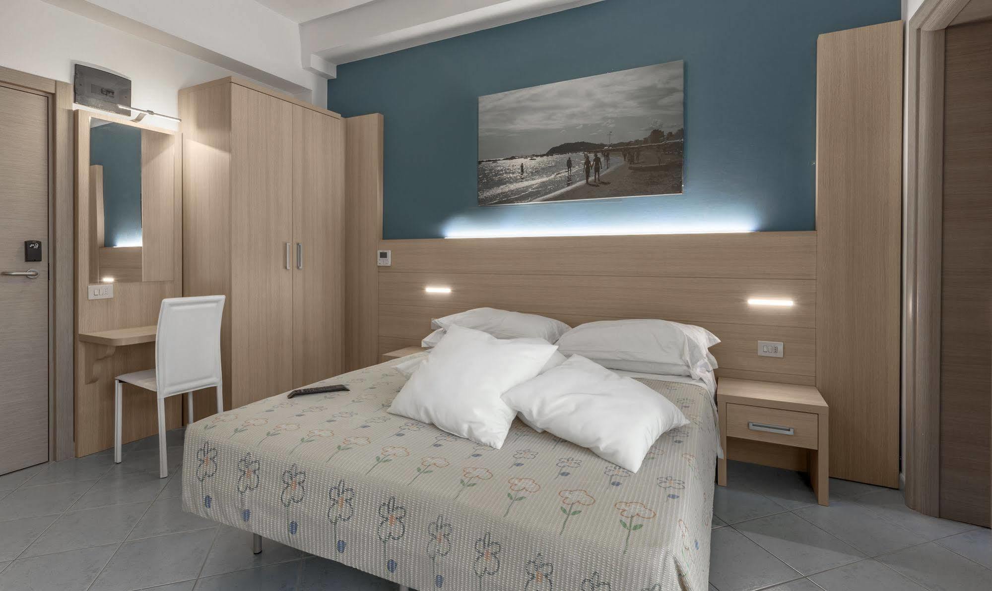 Hotel Esperia กัตตอลิกา ภายนอก รูปภาพ